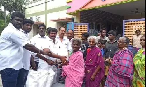 வாழ்வாதாரம் இழந்து தவித்தவர்களுக்கு மதுராந்தகம் அமமுகவினர் உதவி