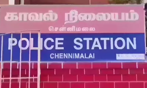 சென்னிமலை அருகே அனுமதியின்றி மணல் ஏற்றி வந்த லாரி பறிமுதல்