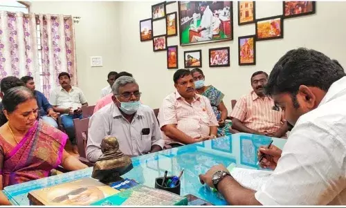 கால்நடை மருத்துவர்களுடன் சங்கரன்கோவில் எம்.எல்.ஏ. ஆலோசனை