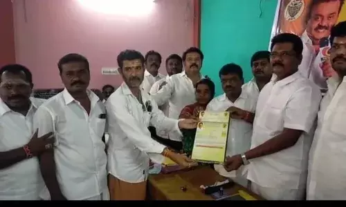 நகர்ப்புற உள்ளாட்சி தேர்தல்: சேலத்தில்  தே.மு.தி.க.,வினர் விருப்ப மனு அளிப்பு நகர்ப்புற உள்ளாட்சி தேர்தல்: சேலத்தில்  தே.மு.தி.க.,வினர் விருப்ப மனு அளிப்பு
