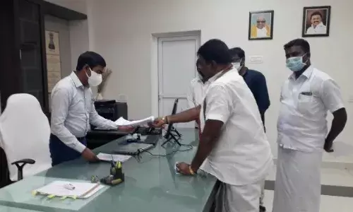கோரிக்கைகளை வலியுறுத்தி ஆட்சியரிடம் தென்காசி எம்.எல்.ஏ மனு