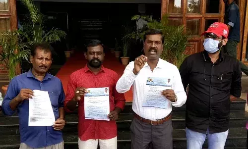 சேலம் மாவட்ட ஆட்சியர் அலுவலகத்தில் அம்பேத்கர் மக்கள் இயக்கம் கோரிக்கை மனு சேலம் மாவட்ட ஆட்சியர் அலுவலகத்தில் அம்பேத்கர் மக்கள் இயக்கம் கோரிக்கை மனு