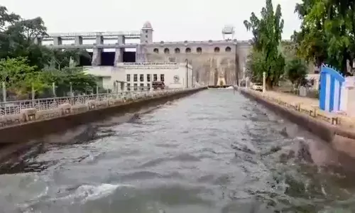 நிரம்பியது அணை: திறந்துவிடப்பட்ட தண்ணீர்