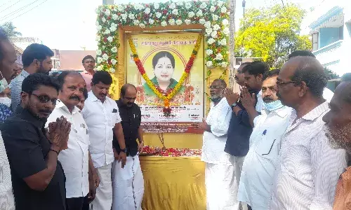 ஜெயலலிதா நினைவு நாள் - குமரி மாவட்ட அதிமுகவினர் கண்ணீர் அஞ்சலி