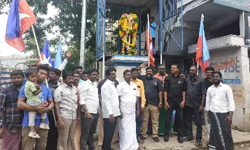 அம்பேத்கர் நினைவு தினம்: ராஜபாளையத்தில் வி.சி.கட்சியினர் மாலை அணிவித்து மரியாதை அம்பேத்கர் நினைவு தினம்: ராஜபாளையத்தில் வி.சி.கட்சியினர் மாலை அணிவித்து மரியாதை
