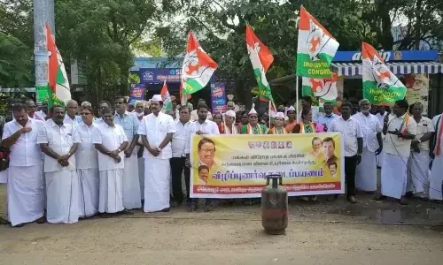 பெட்ரோல்,  டீசல் விலை உயர்வை கண்டித்து காங்கிரஸ் கட்சியினர் நடைபயணம்