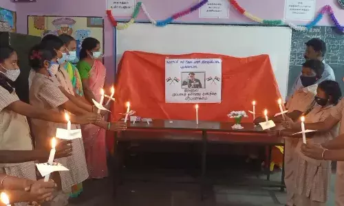முப்படை தளபதி மறைவு: சந்தப்பேட்டை பள்ளியில் மாணவர்கள் மெழுகுவர்த்தி ஏந்தி அஞ்சலி முப்படை தளபதி மறைவு: சந்தப்பேட்டை பள்ளியில் மாணவர்கள் மெழுகுவர்த்தி ஏந்தி அஞ்சலி