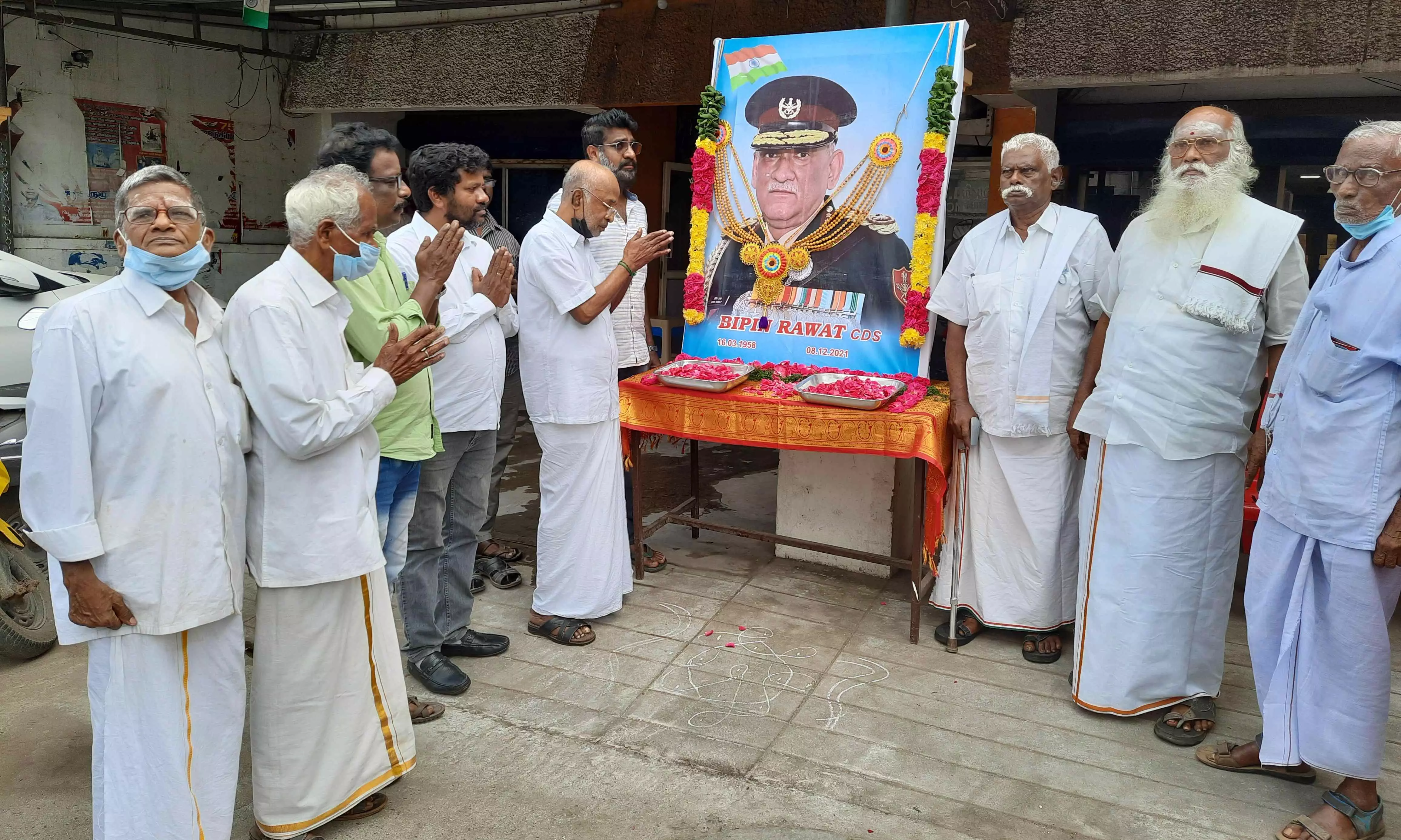 சென்னை வியாசர்பாடியில் முப்படை தலைமை தளபதிக்கு அஞ்சலி சென்னை வியாசர்பாடியில் முப்படை தலைமை தளபதிக்கு அஞ்சலி