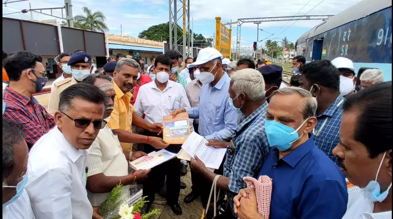 தென்னக ரெயில்வே பொது மேலாளர் கும்பகோணம் ரயில் நிலையத்தில் ஆய்வு தென்னக ரெயில்வே பொது மேலாளர் கும்பகோணம் ரயில் நிலையத்தில் ஆய்வு
