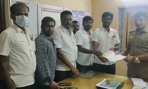 காவல்துறை அதிகாரிகளுக்கு மிரட்டல் விடுத்த அதிமுக எம்எல்ஏ மீது வழக்குபதிவு செய்ய மனு