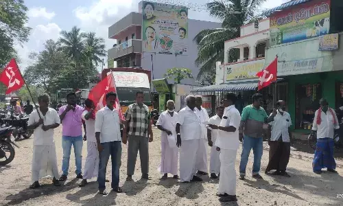 பெட்ரோல் விலை உயர்வு - வானூரில் வாகன நிறுத்த போராட்டம்