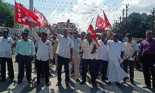 விழுப்புரம்: பெட்ரோல் விலை உயர்வை கண்டித்து வாகன நிறுத்த போராட்டம்