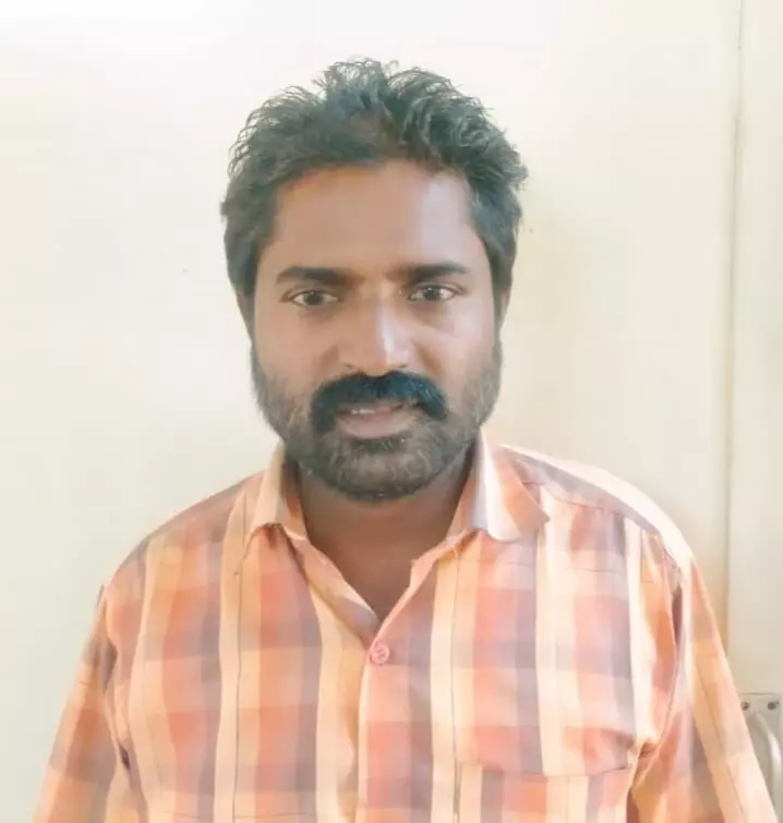 13 சிறுமியை திருமணம் செய்து கர்ப்பமாக்கிய அரசு பஸ் கண்டக்டர் கைது 13 சிறுமியை திருமணம் செய்து கர்ப்பமாக்கிய அரசு பஸ் கண்டக்டர் கைது