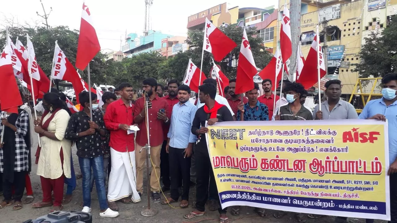 அனுமதியின்றி ஆர்ப்பாட்டம் நடத்திய 40 பேர் மீது வழக்கு அனுமதியின்றி ஆர்ப்பாட்டம் நடத்திய 40 பேர் மீது வழக்கு
