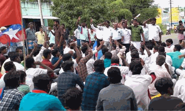 விசிக கொடி எரிப்பு: சாலை மறியல் விசிக கொடி எரிப்பு: சாலை மறியல்