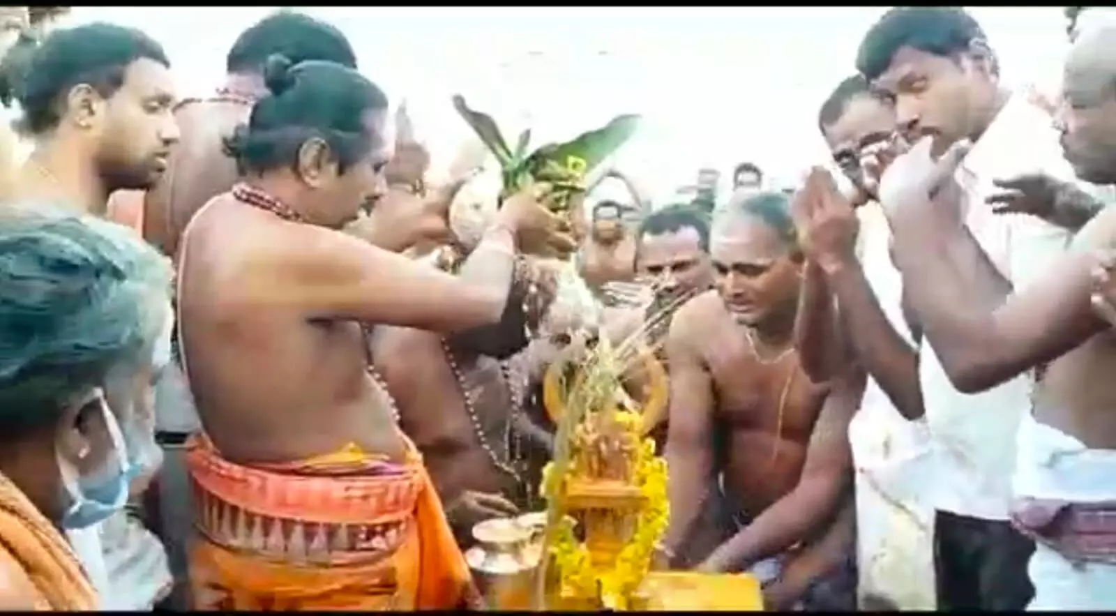 ஸ்ரீவாஞ்சி நாதர் கோயிலில் கார்த்திகை மாத கடைசி ஞாயிறு தீர்த்தவாரி விழா ஸ்ரீவாஞ்சி நாதர் கோயிலில் கார்த்திகை மாத கடைசி ஞாயிறு தீர்த்தவாரி விழா