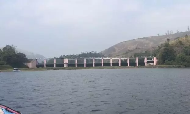 வைகை, முல்லை பெரியாறு அணைகள் நிரம்பி வழிந்தாலும் கால்வாய்களில் நீர் திறக்கவில்லை வைகை, முல்லை பெரியாறு அணைகள் நிரம்பி வழிந்தாலும் கால்வாய்களில் நீர் திறக்கவில்லை