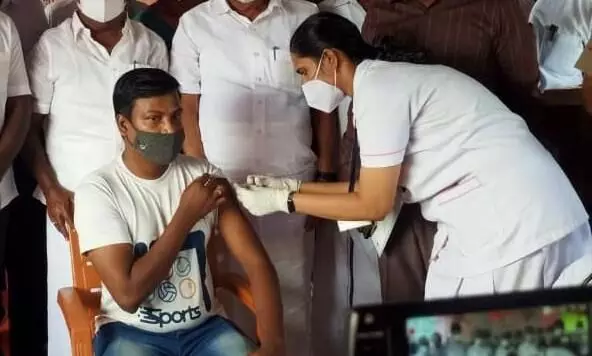 கோவிட் -19 தடுப்பூசி: செலுத்தப்பட்டவர்களின் எண்ணிக்கை 132.93 கோடியைக் கடந்தது கோவிட் -19 தடுப்பூசி: செலுத்தப்பட்டவர்களின் எண்ணிக்கை 132.93 கோடியைக் கடந்தது