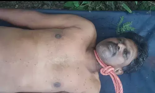 தொப்பூர் அருகே 45 வயது மதிக்கத்தக்க நபர் தூக்கு போட்டு தற்கொலை தொப்பூர் அருகே 45 வயது மதிக்கத்தக்க நபர் தூக்கு போட்டு தற்கொலை