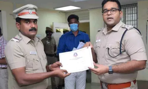 அவினாசி காவல் உதவி ஆய்வாளருக்கு பாராட்டு