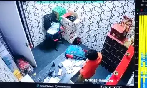 கோவையில் கடையின் பூட்டை உடைத்து பொருட்கள் மற்றும் பணம் கொள்ளை