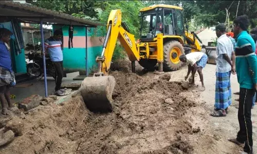 பாலக்கோடு அருகே கிராம மக்களே ஒன்று திரண்டு சீர் செய்த சாக்காடை கால்வாய் பாலக்கோடு அருகே கிராம மக்களே ஒன்று திரண்டு சீர் செய்த சாக்காடை கால்வாய்