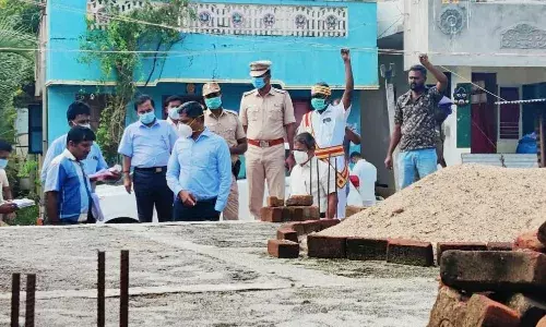 திருக்கோவிலூர் அருகே புதிதாக கட்டப்பட்டு வரும் பசுமை வீடுகள்: ஆட்சியர் ஆய்வு திருக்கோவிலூர் அருகே புதிதாக கட்டப்பட்டு வரும் பசுமை வீடுகள்: ஆட்சியர் ஆய்வு