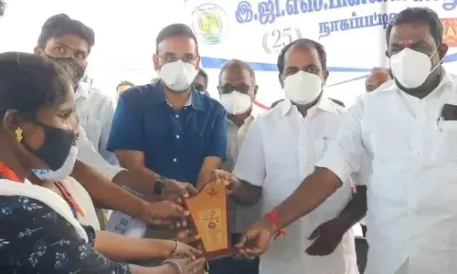 நாகை இ.ஜி.எஸ்.பிள்ளை கல்லூரியில் 100% தடுப்பூசி போட்ட மாணவ, மாணவியர் நாகை இ.ஜி.எஸ்.பிள்ளை கல்லூரியில் 100% தடுப்பூசி போட்ட மாணவ, மாணவியர்