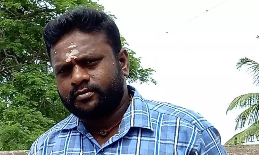 மயிலாடுதுறை: போலீஸ் டவரில் ஏறி தற்கொலை மிரட்டல் விடுத்த ரவடியால் பரபரப்பு மயிலாடுதுறை: போலீஸ் டவரில் ஏறி தற்கொலை மிரட்டல் விடுத்த ரவடியால் பரபரப்பு