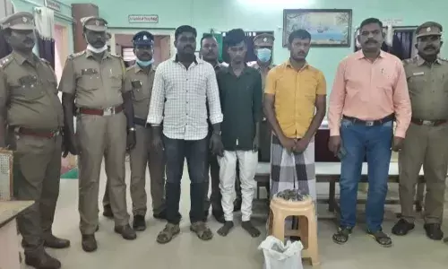 நல்லம்பள்ளி அருகே கஞ்சா விற்ற கல்லூரி மாணவன் உள்பட இருவர் கைது நல்லம்பள்ளி அருகே கஞ்சா விற்ற கல்லூரி மாணவன் உள்பட இருவர் கைது