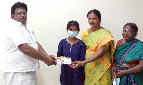 இராசிபுரம் அருகே ஏழை மாணவியின் உயர் கல்விக்கு திமுக சார்பில் நிதிஉதவி