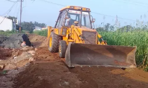 புதுப்பாளையம் ஊராட்சியில் மழை பாதித்த சாலைகள் சீரமைப்பு