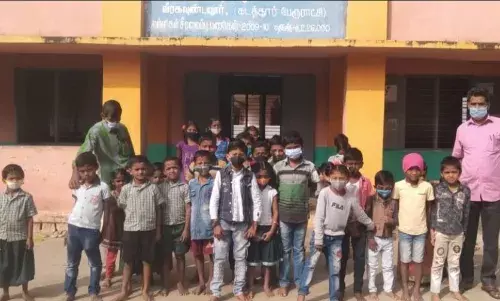 வீரகவுண்டனூர் துவக்கப் பள்ளியில் அடிப்படை வசதிகோரி மக்கள் கோரிக்கை வீரகவுண்டனூர் துவக்கப் பள்ளியில் அடிப்படை வசதிகோரி மக்கள் கோரிக்கை