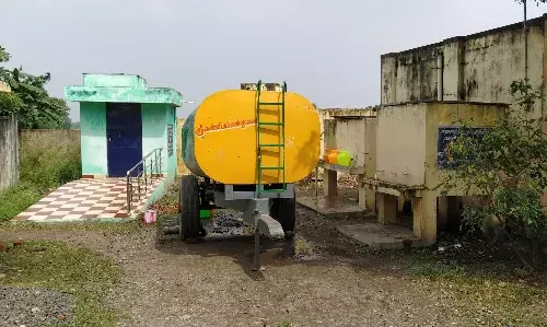 மாணவர்களுக்கு குடிநீர் வசதியில்லை: மாகறல் நடுநிலைப்பள்ளியில் அவலம் மாணவர்களுக்கு குடிநீர் வசதியில்லை: மாகறல் நடுநிலைப்பள்ளியில் அவலம்