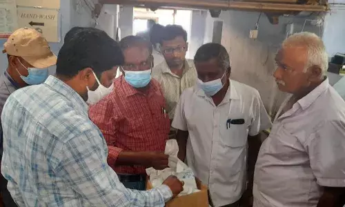 தடை செய்யப்பட்ட பிளாஸ்டிக் பயன்பாடு: குமாரபாளையத்தில் ஆய்வு