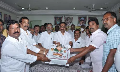 அ.தி.மு.க.  உட்கட்சி தேர்தல்: முன்னாள் அமைச்சர்கள் விருப்ப மனு வழங்கல் அ.தி.மு.க.  உட்கட்சி தேர்தல்: முன்னாள் அமைச்சர்கள் விருப்ப மனு வழங்கல்