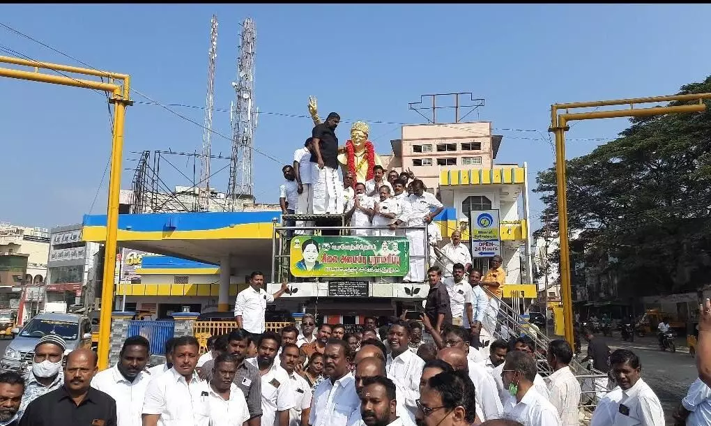 எம்.ஜி.ஆரின் நினைவு தினம்: குமரி அதிமுக சார்பில் மரியாதை எம்.ஜி.ஆரின் நினைவு தினம்: குமரி அதிமுக சார்பில் மரியாதை