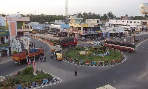 ஜிஎஸ்டி வரி உயர்வு: தாராபுரத்தில் ஜவுளிக்கடைகள்  அடைப்பு