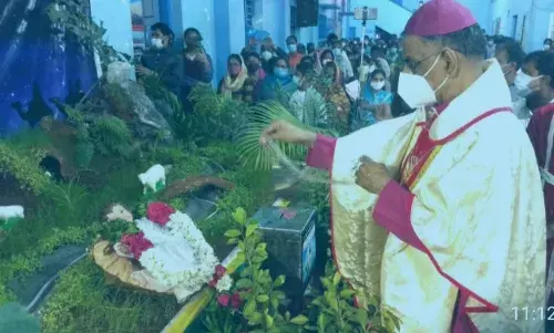 தர்மபுரி மாவட்டத்தில் கிறிஸ்துமஸ் விழா: தேவாலயங்களில் சிறப்பு வழிபாடு தர்மபுரி மாவட்டத்தில் கிறிஸ்துமஸ் விழா: தேவாலயங்களில் சிறப்பு வழிபாடு