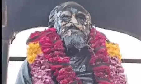 பொன்னேரியில் பெரியார் சிலை சேதம்: காவல் நிலையத்தில் ஒருவர் சரண்
