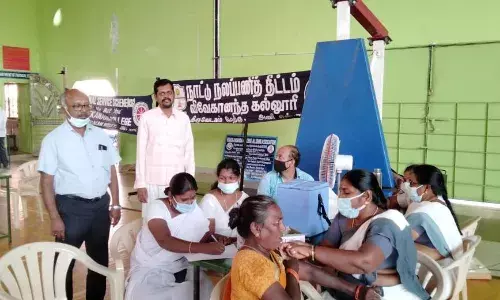 திருவேடகம் விவேகானந்தா கல்லூரியில் தடுப்பூசி முகாம் திருவேடகம் விவேகானந்தா கல்லூரியில் தடுப்பூசி முகாம்