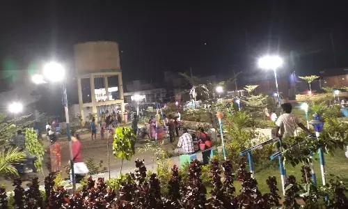 தொடர் விடுமுறை: பூங்காவிற்கு குடும்பத்துடன் வந்து செலவிட்ட மக்கள்