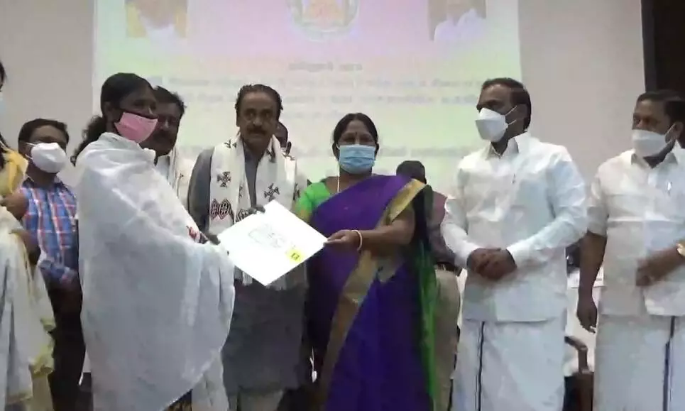 உதகையில் ஆதிதிராவிடர் நலத்துறை அமைச்சர் நலத்திட்ட உதவிகளை வழங்கல் உதகையில் ஆதிதிராவிடர் நலத்துறை அமைச்சர் நலத்திட்ட உதவிகளை வழங்கல்
