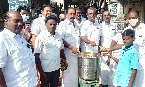 வாசன் பிறந்தநாள்- நாமக்கல் ஆஞ்சநேயர் கோயிலில் தமாகாவினர் வழிபாடு