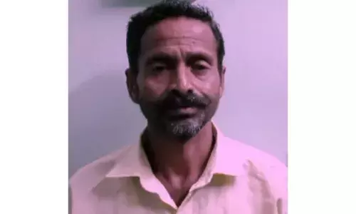 வெள்ளித்திருப்பூர் அருகே மோட்டார் சைக்கிள் திருடியவர் கைது