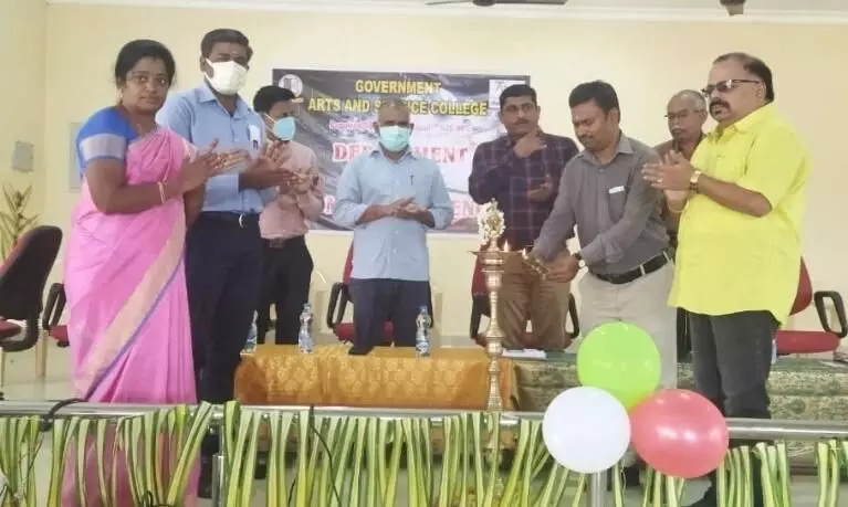 பாப்பிரெட்டிப்பட்டி அரசு கல்லூரியில் சார்லஸ் பாப்பேஜ் பிறந்தநாள் விழா பாப்பிரெட்டிப்பட்டி அரசு கல்லூரியில் சார்லஸ் பாப்பேஜ் பிறந்தநாள் விழா