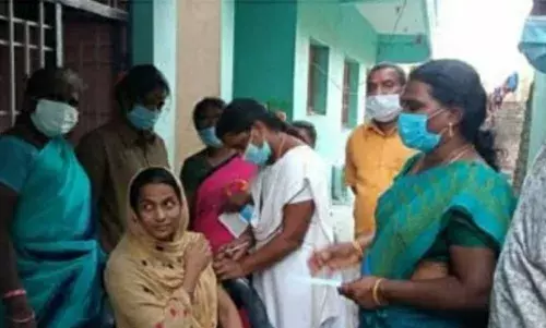 சங்கராபுரத்தில் கொரோனா தடுப்பூசி முகாம்  - ஏராளமானோர் பங்கேற்பு சங்கராபுரத்தில் கொரோனா தடுப்பூசி முகாம்  - ஏராளமானோர் பங்கேற்பு