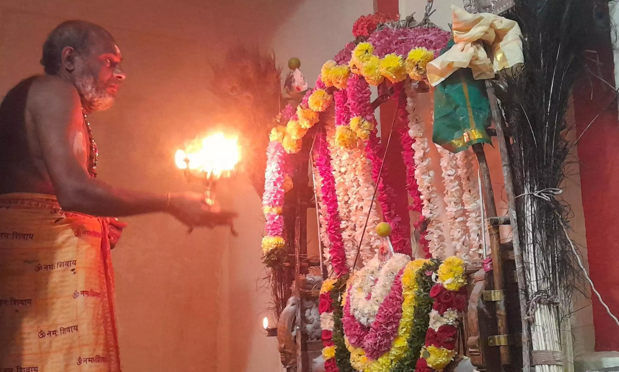 குமரியில் 600 காவடிகள் பூஜையில் வைத்து வழிபாடு குமரியில் 600 காவடிகள் பூஜையில் வைத்து வழிபாடு