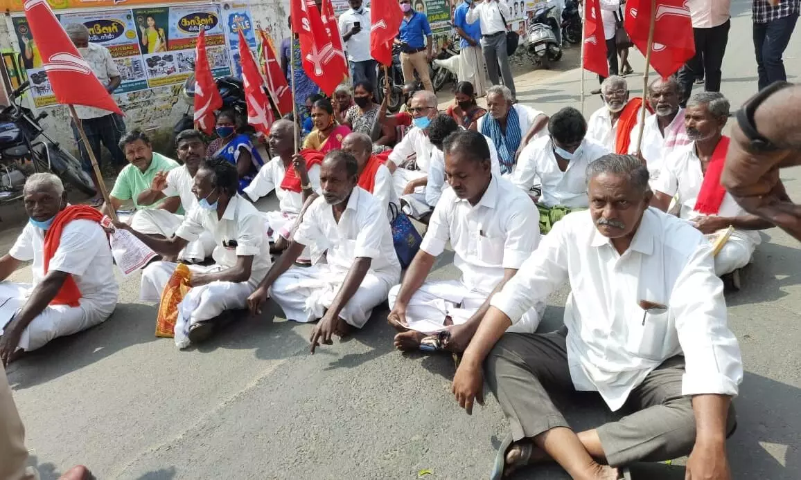 பாபநாசத்தில் சாலை மறியல் போராட்டம் :50 பேர் கைது பாபநாசத்தில் சாலை மறியல் போராட்டம் :50 பேர் கைது