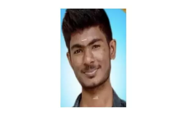 பாலக்கோடு அருகே ஆன்லைனில் ரம்மி விளையாடிய வாலிபர் தற்கொலை பாலக்கோடு அருகே ஆன்லைனில் ரம்மி விளையாடிய வாலிபர் தற்கொலை